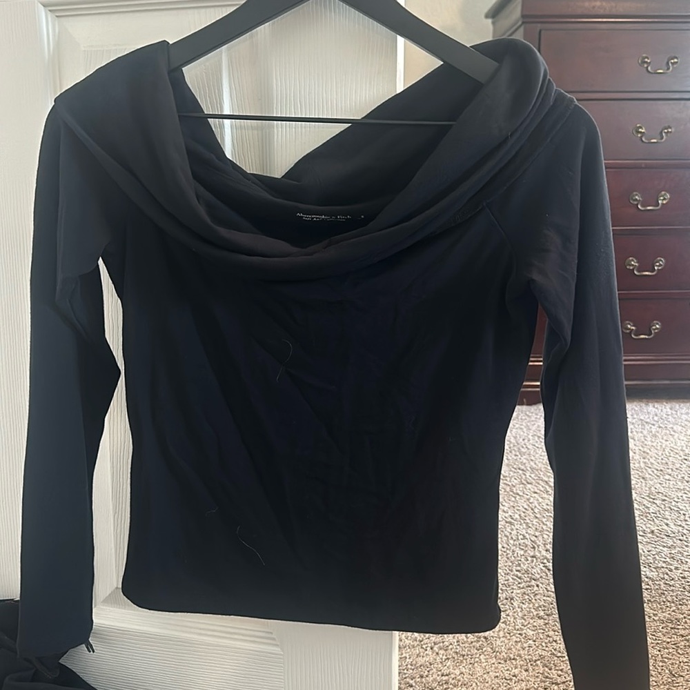 Abercrombie & Fitch Off the Shoulder Top